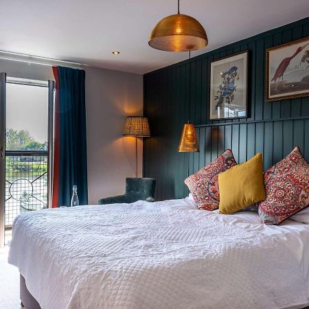 The Bridge Hotel Chertsey Eksteriør billede