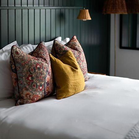 The Bridge Hotel Chertsey Eksteriør billede