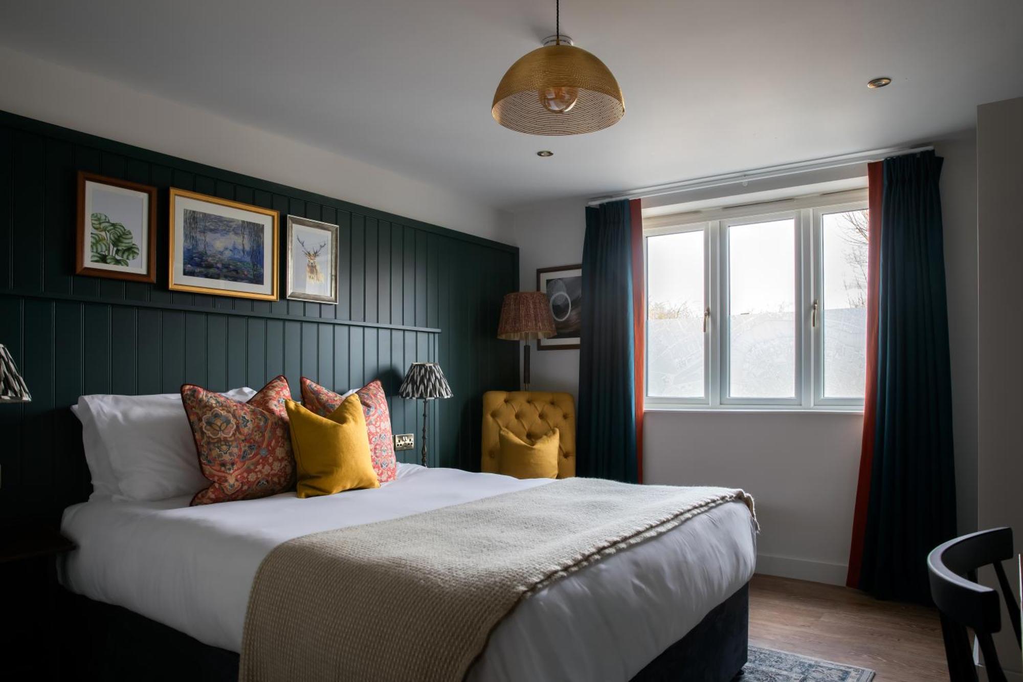 The Bridge Hotel Chertsey Eksteriør billede