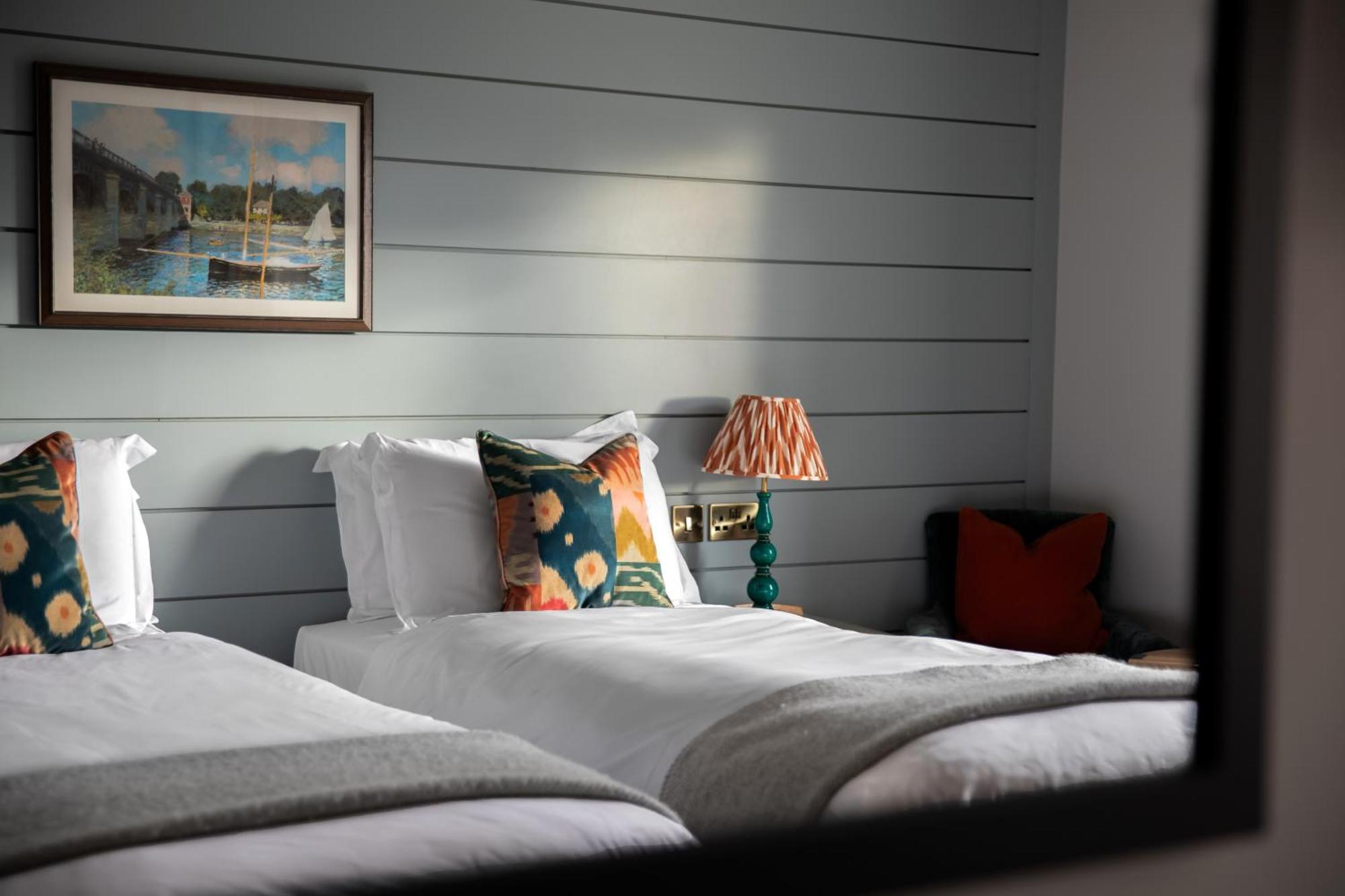 The Bridge Hotel Chertsey Eksteriør billede