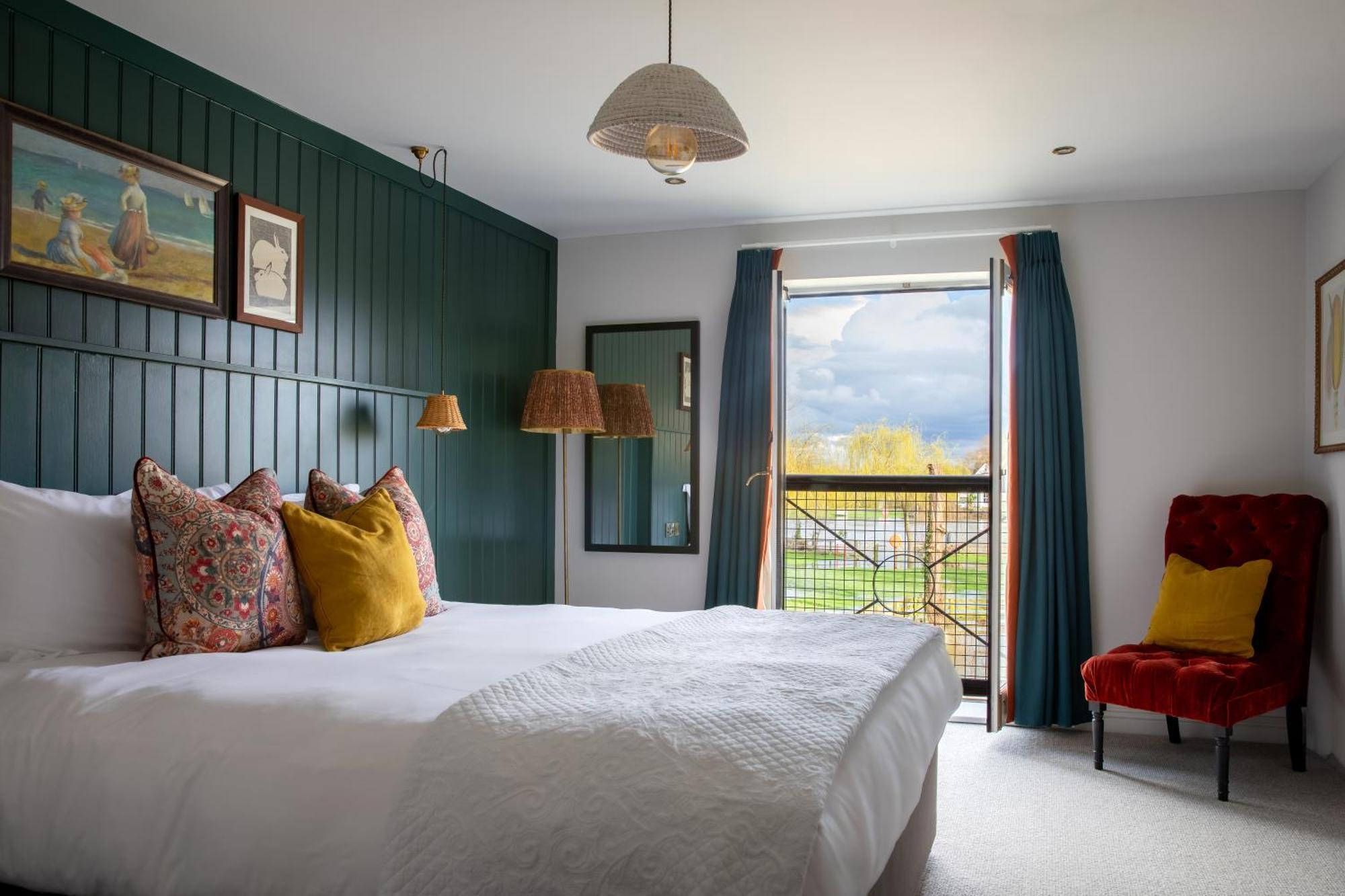 The Bridge Hotel Chertsey Eksteriør billede