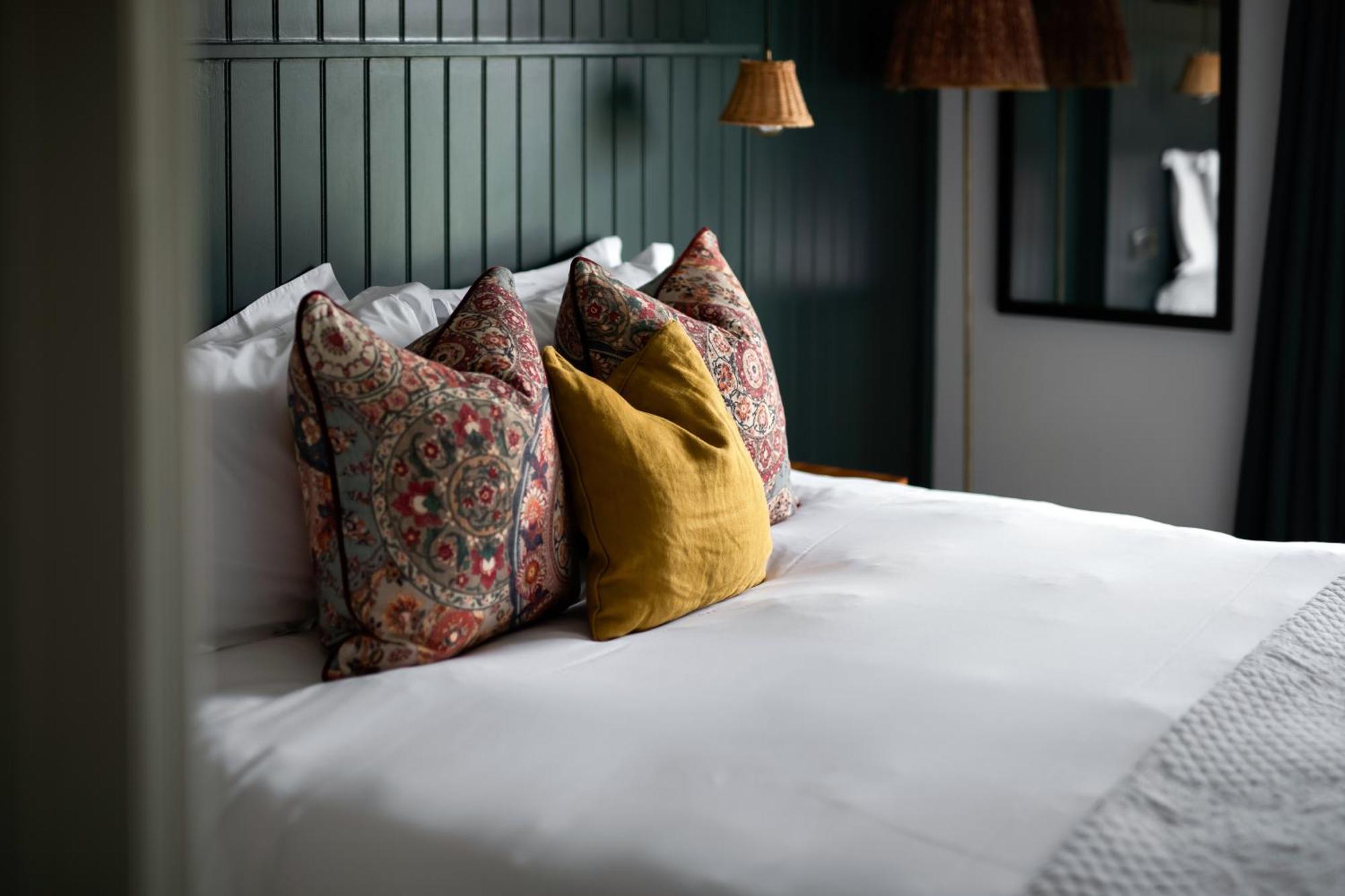 The Bridge Hotel Chertsey Eksteriør billede