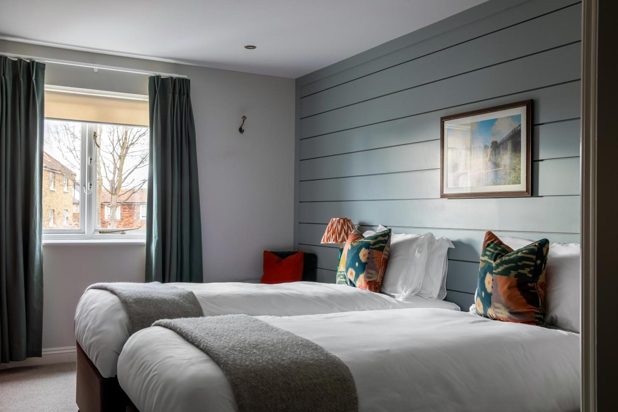 The Bridge Hotel Chertsey Eksteriør billede