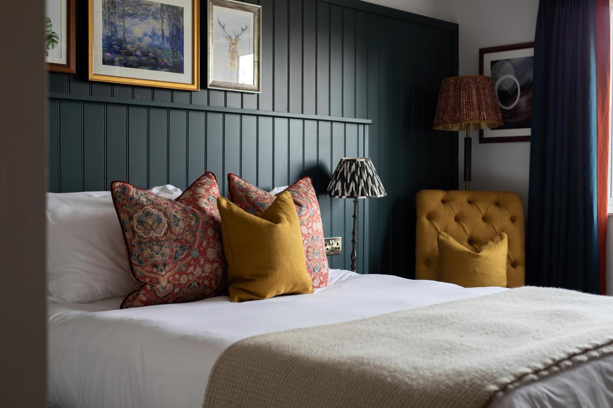 The Bridge Hotel Chertsey Eksteriør billede