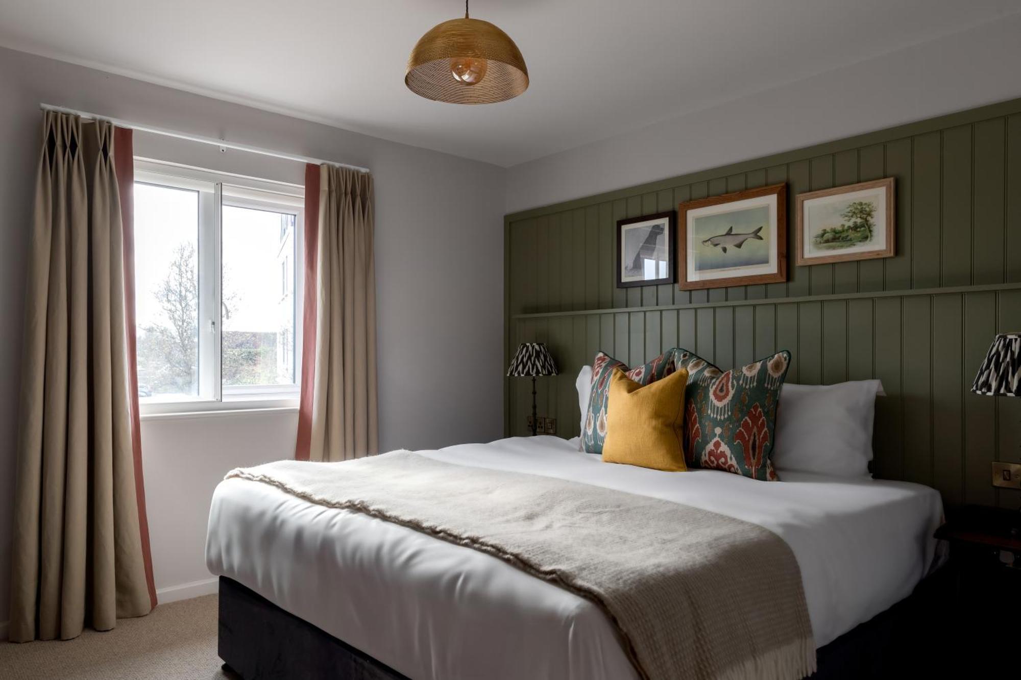 The Bridge Hotel Chertsey Eksteriør billede