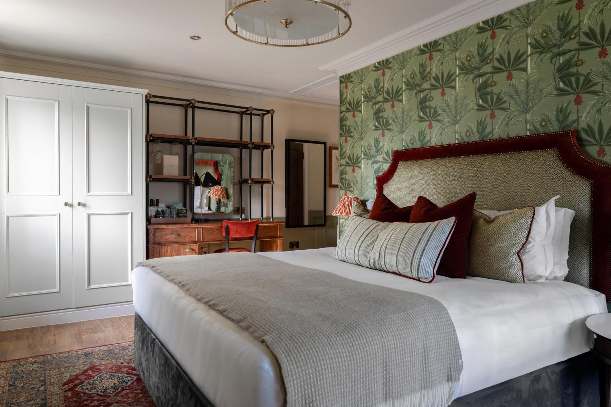 The Bridge Hotel Chertsey Eksteriør billede