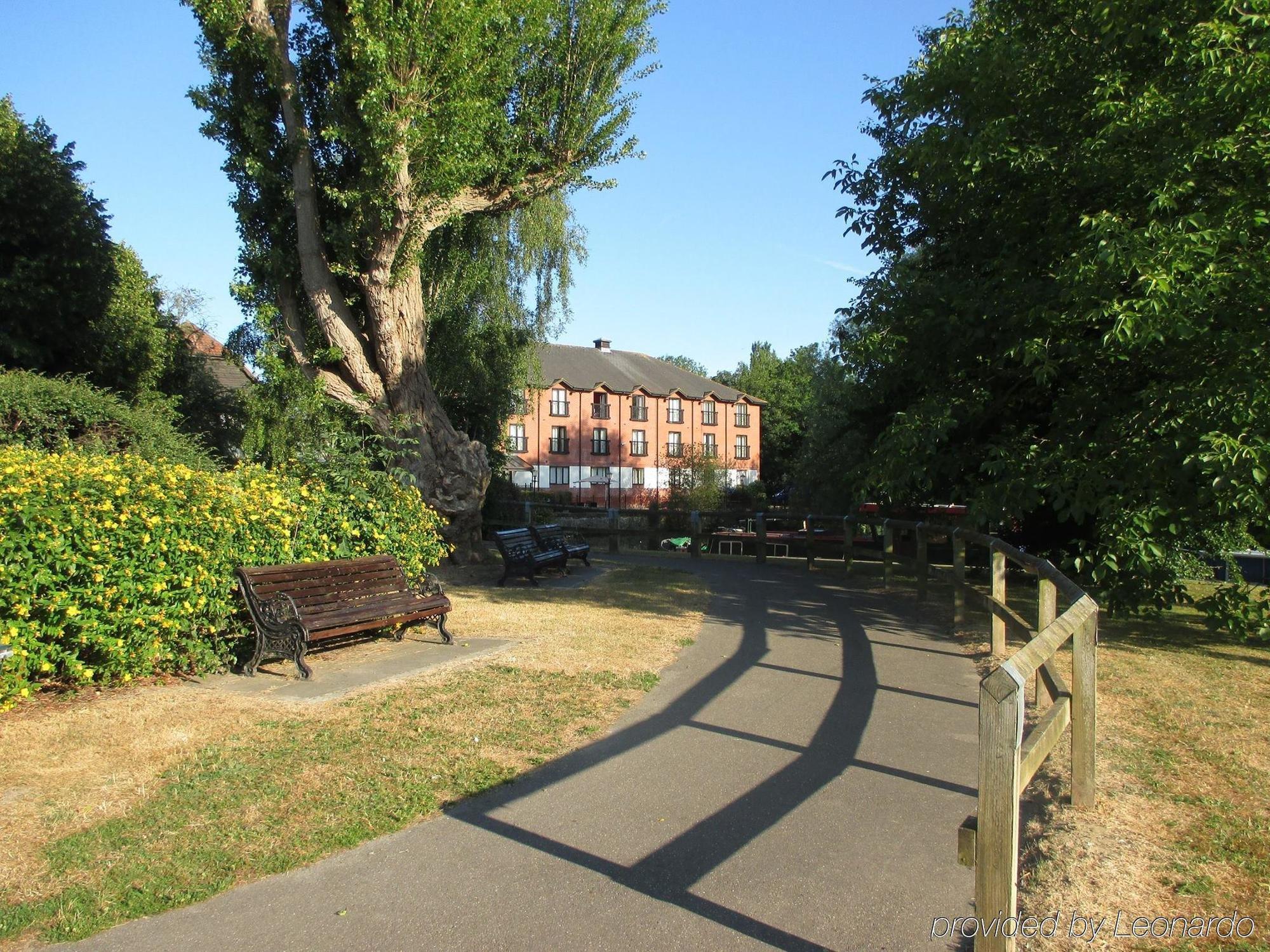 The Bridge Hotel Chertsey Eksteriør billede