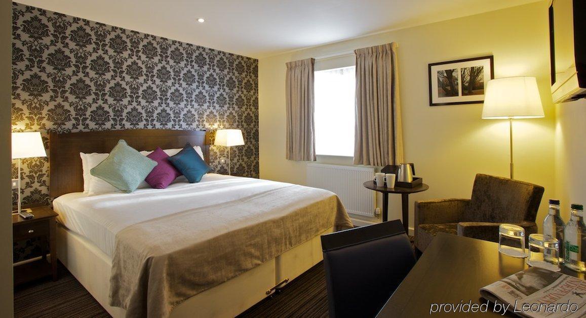 The Bridge Hotel Chertsey Eksteriør billede
