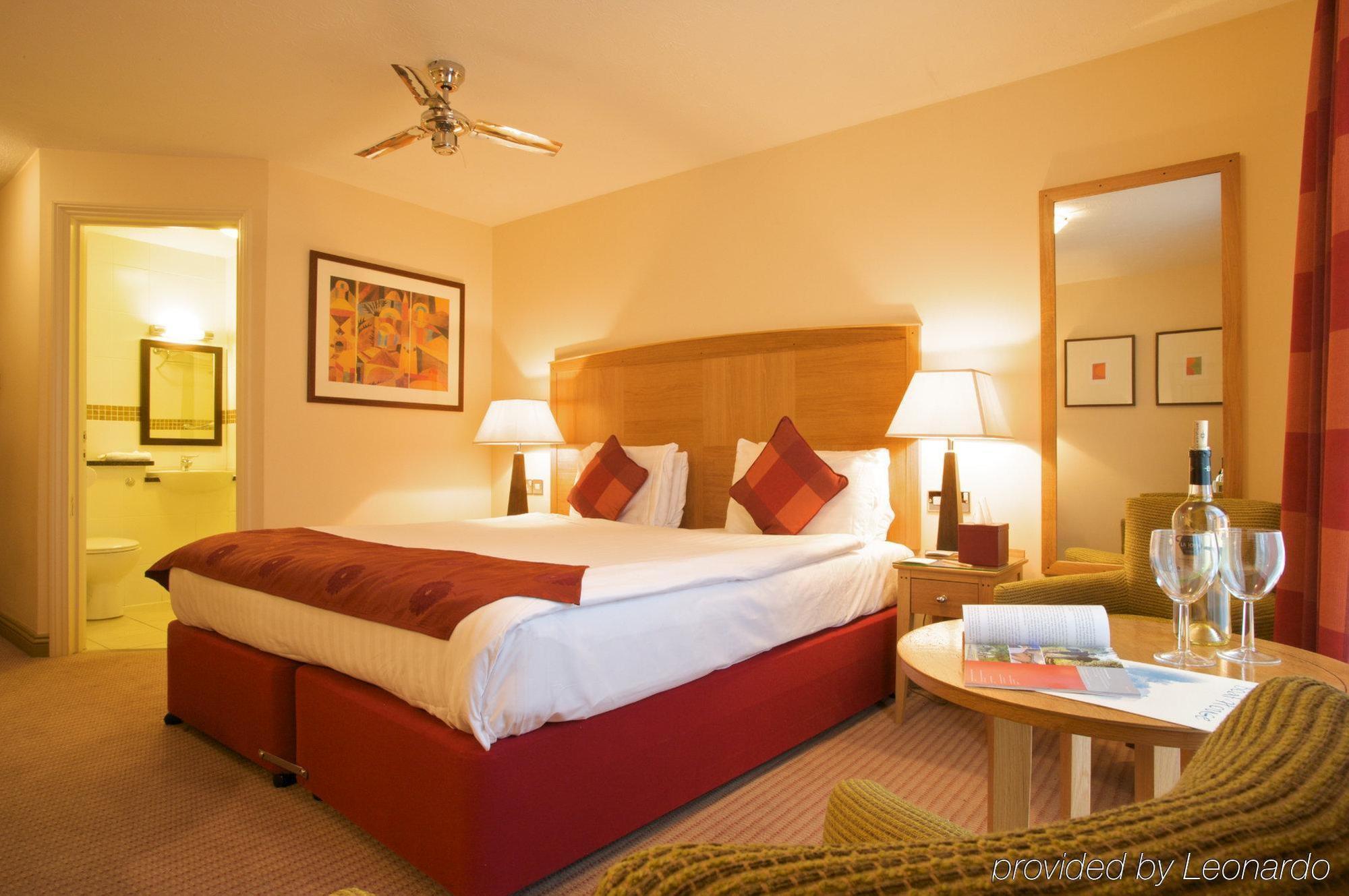 The Bridge Hotel Chertsey Eksteriør billede