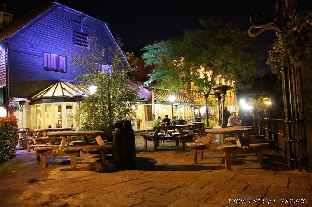 The Bridge Hotel Chertsey Eksteriør billede