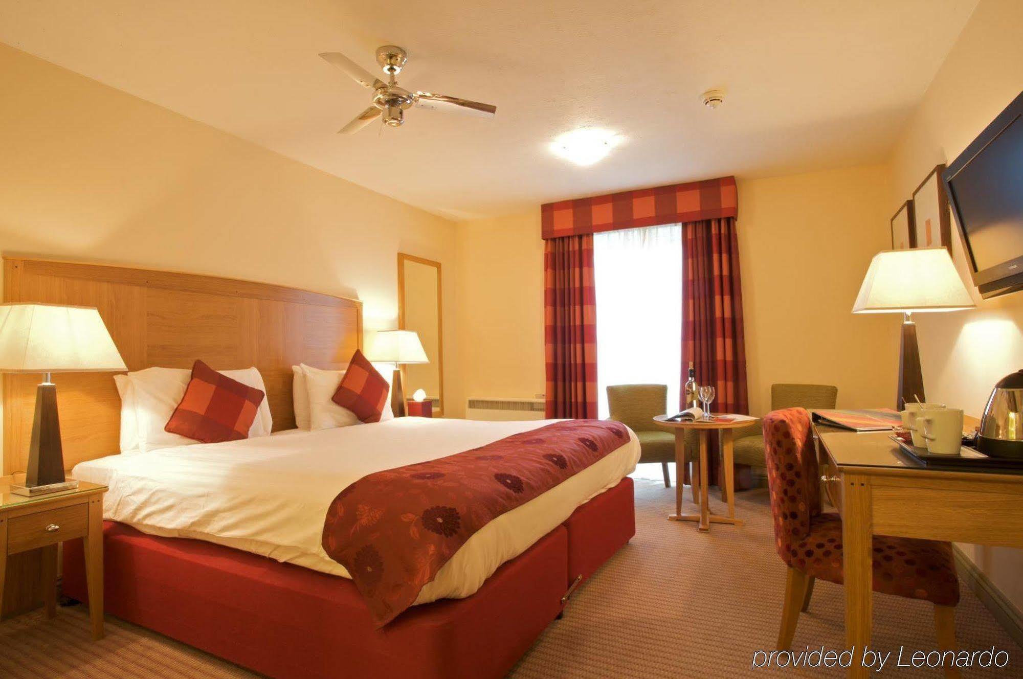The Bridge Hotel Chertsey Eksteriør billede