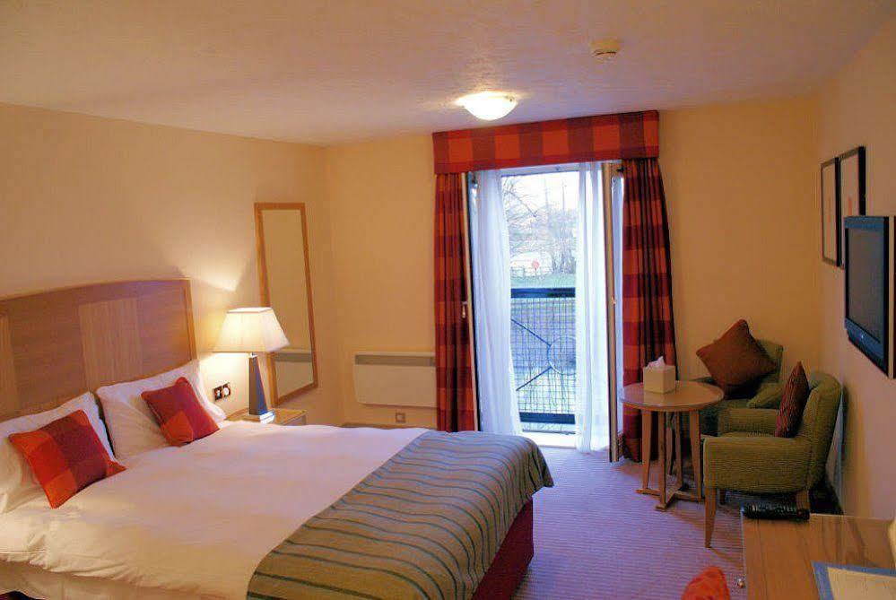 The Bridge Hotel Chertsey Eksteriør billede