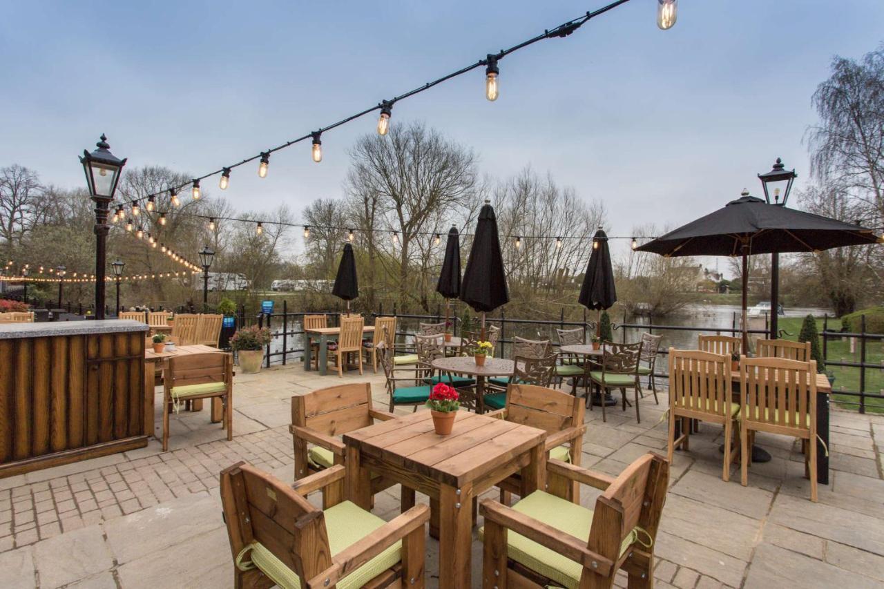 The Bridge Hotel Chertsey Eksteriør billede