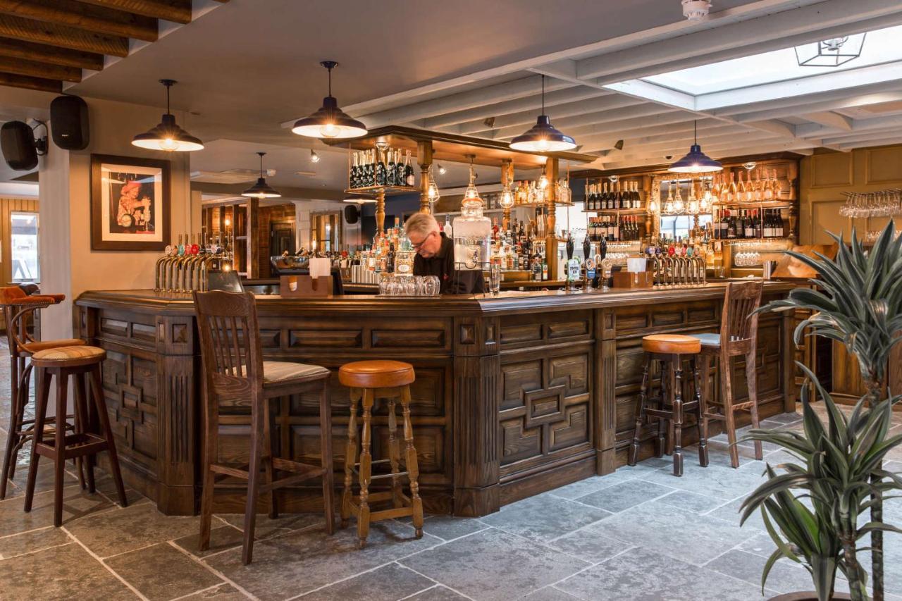 The Bridge Hotel Chertsey Eksteriør billede