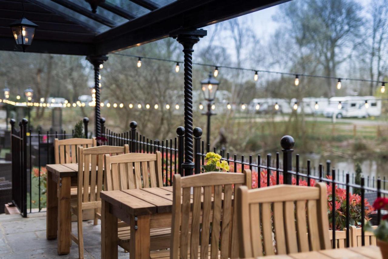 The Bridge Hotel Chertsey Eksteriør billede
